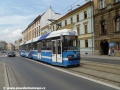 Vůz Protram 205WrAs ev.č.2721 na lince 11 míří k zastávce Dworzec Główny PKP. Jedná se tříčlánkovou tramvaj se středním nízkopodlažním článkem, tedy jakousi obdobu vozů K3R-NT. | 20.7.2011