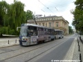 Modernizovaná souprava vozů Konstal 105NWr ev.č.2308+2309 vjíždí do zastávky Wierzbowa. | 20.7.2011