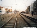 Původní podoba tramvajové tratě Prašný most - Hradčanská v otevřeném kolejovém svršku po rekonstrukci z roku 1994 | 9.3.2002