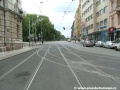 Sloučení dvou traťových směrů od křižovatky Lazarská a z Myslíkovy ulice umožňuje tramvajím pokračovat na Karlovo náměstí