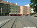 Ostrý pravý oblouk tramvajové tratě z ulice U Plynárny do Nuselské ulice.