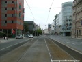V přímém úseku tramvajová trať míří ke křižovatce s Radlickou ulicí.