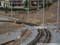 Vznikající kolejový oblouk, jímž se tramvaje ve smyčce Podbaba obrátí zpět. | 4.7.2011