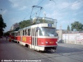 Další trojku z vozovny Pankrác reprezentuje souprava vozů T3 ev.č.6577+6579, zachycená na odjezdu ze zastávky Tusarova. | 11.8.1998