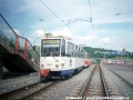 Na lince 5 byla u stejné zastávky vyfotografována ještě souprava vozů T6A5 ev.č.7907+7908 a pak už jsem vyrazil do centra města. | 4.6.1998