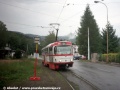 Vůz T3M ev.č.56 projíždí smyčkou Horní Hanychov k dočasně posunuté nástupní zastávce. Důvod posunu zastávky si po létech již neumím přesně vybavit, ale asi souvisel s náhradní autobusovou dopravou, která měla jezdit od zítřka. | 26.8.1998