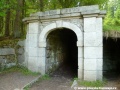 Tunel je na svém spodním konci zakončen novorenesančním žulovým portálem. | 4.6.2011