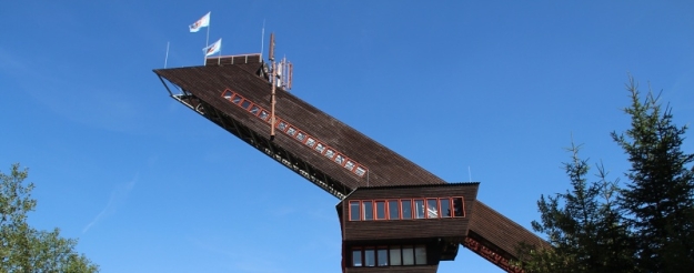 Obnovená rozhledna na skokanském můstku K88 na Zadově v lyžařském areálu Kobyla. | 7.8.2015
