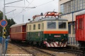 Osobní vlak vedený muzejní lokomotivou E422.0003 (100.003) a elektrický motorový vůz EM400.001 v Táboře. | 16.9.2017
