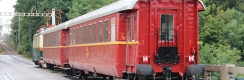 Osobní vlak vedený muzejní lokomotivou E422.0003 (100.003) překonává most Bechyňská duha při jízdě do Bechyně. | 16.9.2017