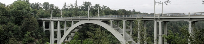 Most Bechyňská duha tvořený železobetonovou konstrukcí. Výška od hladiny řeky je necelých 60 metrů, celková délka mostu je 190,50 metrů a šířka 8,9 metrů. Hlavní oblouk má rozpětí 90 metrů. | 16.9.2017