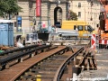 Zřizování tramvajové tratě systémem w-tram do připraveného spodku obloženého antivibračními rohožemi a zpevněného kari sítí. | 16.7.2011