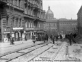 V roce 1938 probíhalo intenzivní obnovování tramvajové tratě ve Škrétově ulici, která byla v roce 1921 pro havarijní stav zrušena. | 1938
