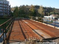Ocelovými pláty pokrytá mostovka se zakrytým prostorem po snesených kolejnicích | 23.10.2010