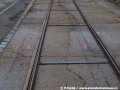 Povrchová kolej tvořená kolejnicemi B1 je pouze položena na vozovku, kolejnice udržují rozchod koleje s pomocí kovové pásoviny, jednotlivé části jsou k sobě pouze bodově svařeny. | 22.12.2011