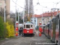 Souprava motorového a vlečného vozu ev.č.2110+1522 na zvláštní lince 98 v obratišti Kotlářka. | 20.4.2006