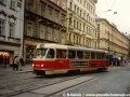 Vůz T3 ev.č.6102 ještě v plné provozní síle vypravený na linku 14 opouští jednokolejnou trať a míří k zastávce Jindřišská. | 10.11.1994