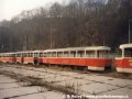 V konvoji vyřazených vozů T3 na nádraží ČD Praha-Smíchov stojí vozy ev.č.6108 a ev.č.6450 čekající na svůj další osud. | 11.11.1996