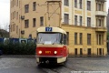 Vůz T3 #6171 vypravený na linku 19 zachytil fotograf v manipulačním oblouku smyčky tehdy nesoucí jméno Vysočanská radnice. | 1993