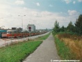 Kolona odstavených vozů vozovny Pankrác na Černokostelecké ulici byla opět přerušena u zastávky Malešická továrna. Na koleji z centra ji zahajuje souprava vozů T3 ev.č.6444+6445 a na koleji do centra zakončuje souprava vozů T3 ev.č.6345+6344. | 9.9.1995
