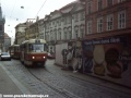 Souprava vozů T3 ev.č.6688+6687 vypravená na linku 9 právě vjíždí do jednokolejky od Jindřišské. | 31.8.1996