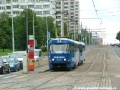 V zastávce Červený Vrch stanicuje souprava vozů T3 ev.č.6773+6775 vypravená na linku náhradní dopravy, v popředí jsou ještě výhybky a oblouky napojené smyčky Červený Vrch. | 13.6.2004