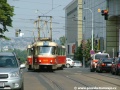 Souprava vozů T3 ev.č.6825+6852 vypravená na výlukovou linku 30 dokončuje odbočení z Vinohradské do Jičínské ulice. | 24.7.2006