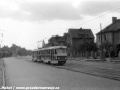 Souprava vozů T3 ev.č.6875+6707 vypravená na linku 22 uhání Břevnovskou ulicí za křižovatkou s ulicí Haberfeldovou k Malému Břevnovu. | 18.5.1974