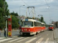 Souprava vozů T3 #6953+6954 vypravená na linku 4 stanicuje v zastávce Kotlářka. | 17.8.2004
