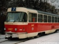 Vůz T3 ev.č.6967 vypravený na linku 7 manipuluje na vnější koleji smyčky Kotlářka. Sněhové nánosy před podvozkem nasvědčují, že cesta zimní Prahou byla náročná. | březen 1999