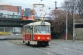 Vůz T3SUCS #7042 vyjíždí přes Otakarovu z vozovny Strašnice na trasu linky 21. | 5.12.2004