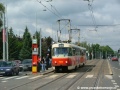 V zastávce Nad Džbánem stanicuje souprava vozů T3SUCS ev.č.7042+T3 ev.č.6655 vypravená na linku 26. | 13.6.2004