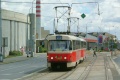Souprava vozů T3SUCS #7062+7063 vypravená na linku 22 opustila zastávku Zahradní Město a chystá se odbočit do podjezdu pod Jižní spojku a železniční tratě. | 13.8.2004