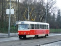 Vůz T3SUCS ev.č.7086 vypravený na linku 2 klesá k zastávce Prašný most | 9.2.2006