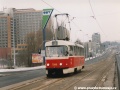 K zastávce Nádraží Veleslavín přijíždí vůz T3SUCS ev.č.7200 vypravený na linku 2. | 20.12.2002