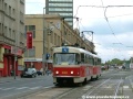 Souprava vozů T3M ev.č.8090+8091 vypravená na linku opustila klasický svršek s asfaltovým krytem v zastávce Želivského a vjíždí na velkoplošné panely BKV k zastávce Vinohradské hřbitovy | 28.7.2004