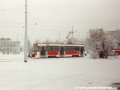 Vůz T3R ev.č.8205 na cvičné jízdě s novým řidičem zdolává čerstvě napadanou sněhovou záplavu ve smyčce Spojovací | 7.2.1999
