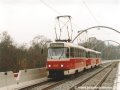 Souprava vozů T3R.P ev.č.8228+8218+8219 sjíží estakádu přes Prokopské údolí do Hlubočep. | 1.11.2003
