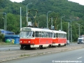 Souprava vozů T3R.P #8420+8421 vypravená na linku 39 stoupá Plzeňskou ulicí k Poštovce. | 9.8.2006