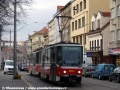 Souprava vozů T6A5 ev.č.8601+8640 vypravená na linku 11 opustila křižovatku Vladimírova a Nuselskou ulicí míří k zastávce Horky. | 21.2.2012