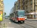 Souprava vozů T6A5 ev.č.8611+8612 vypravená na linku 16 míří Jičínskou ulicí přes křižovatku se Slezskou ulicí. | 24.7.2006