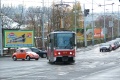Sólo vůz T6A5 #8618 vypravený na linku 4 odbočuje v křižovatce Ženské domovy do Radlické ulice k Andělu. | 19.11.2005
