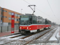 Souprava vozů T6A5 ev.č.8644+8645 vypravená na linku 22 stanicuje v zastávce Obora Hvězda směr Vypich. | 3.1.2010