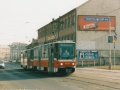Od Harfy se k zastávce Mostárna blíží souprava vozů T6A5 ev.č.8649+8650 vypravená na linku 12. | 5.10.2002