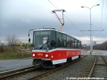 Vůz T6A5 ev.č.8680 vypravený na linku 7 opustil zastávku Na Homoli a pomalu stoupá na nadjezd nad dosud souběžnými jízdními pruhy Černokostelecké ulice. | 1.1.2005