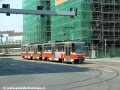 Souprava vozů T6A5 #8685+8686 vypravená na linku náhradní dopravy 39 vyčkává na signál volno na křižovatce s Radlickou ulicí. | 7.5.2006