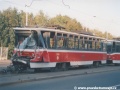 Velké nehody tramvají se nevyhnuly ani řepské trati, na protisměrné koleji u vozovny Motol odstavená souprava vozů T6A5 v čele s těžce poškozeným vozem #8749 po najetí do předešlé tramvaje. | 19.10.1999