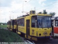 Odstavený vůz KT8D5 ev.č.9006 vyčkává v areálu Ústředních dílen na šrotaci. | 15.6.1995