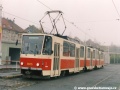 Vůz KT8D5 ev.č.9015 vypravený na linku 26 manipuluje ve výstupní zastávce smyčky Nádraží Hostivař. | 30.11.2000