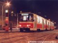 Vůz KT8D5 ev.č.9030 vypravený na 5. pořadí linky 55 vyčkává v zastávce Otakarova na opozdilé cestující. | 24.12.1999